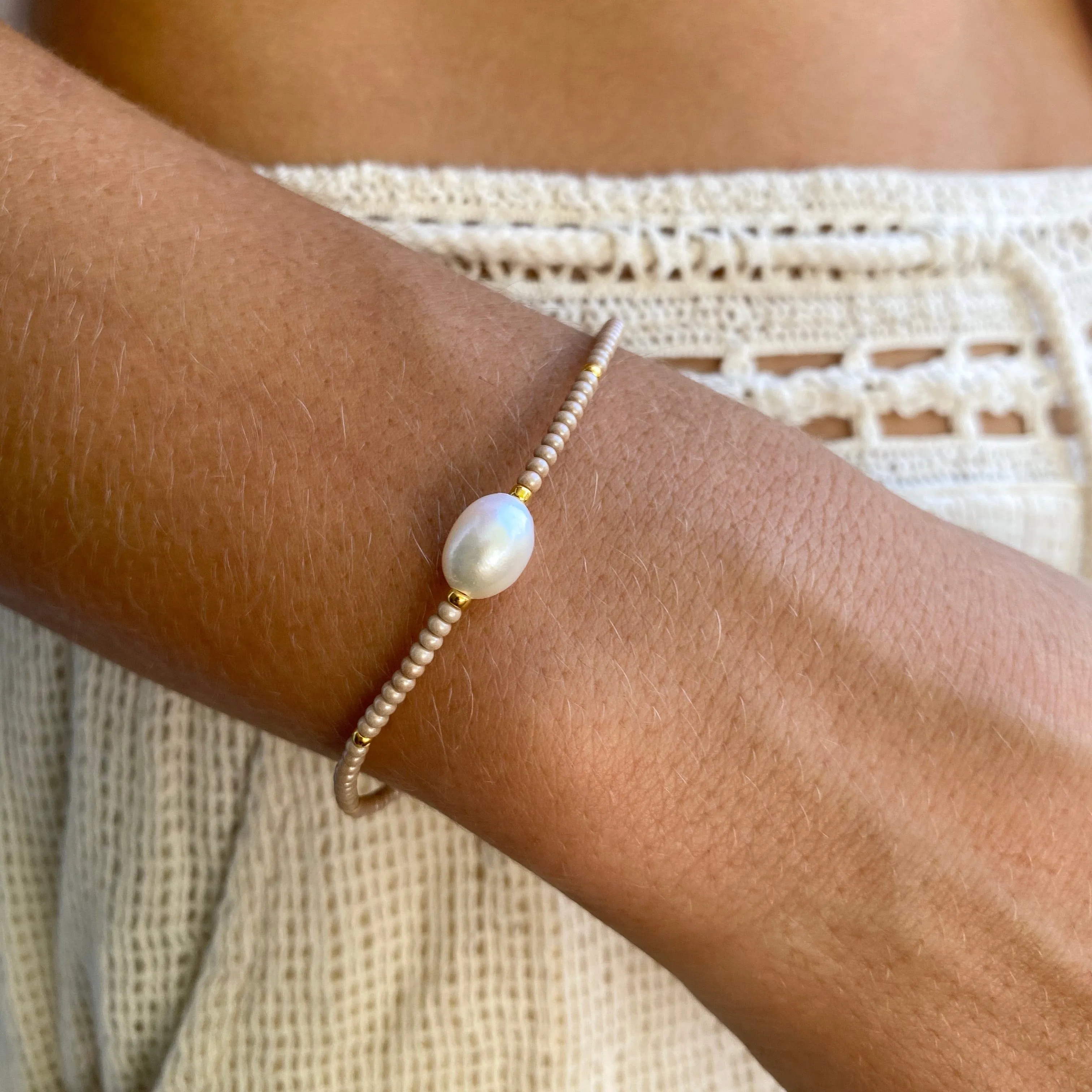 1 Pearl Gold Fine Bead Bracelet