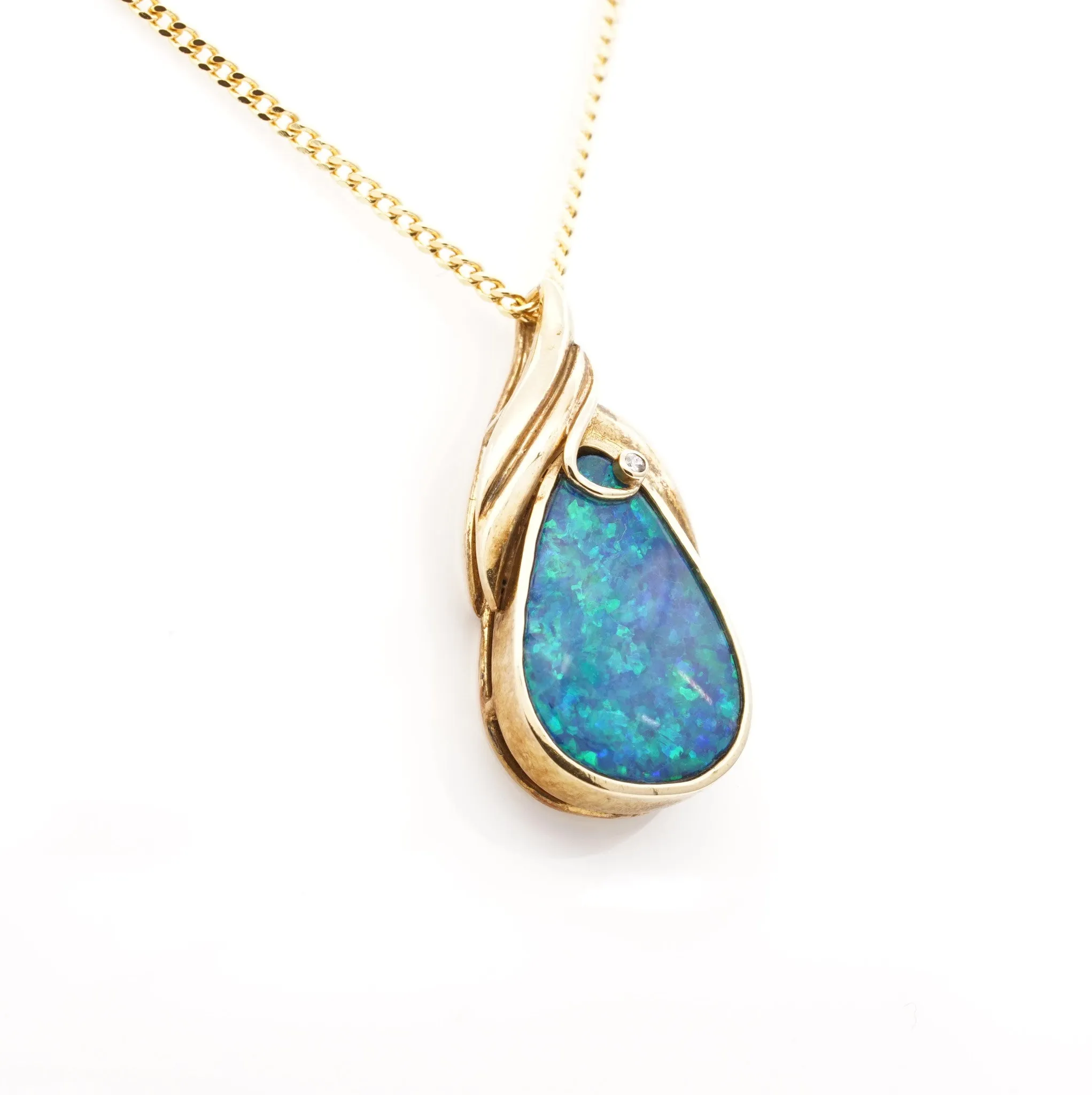 18CT Yellow Gold Doublet Opal Pendant