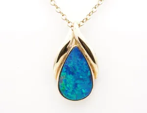 18CT Yellow Gold Doublet Opal Pendant