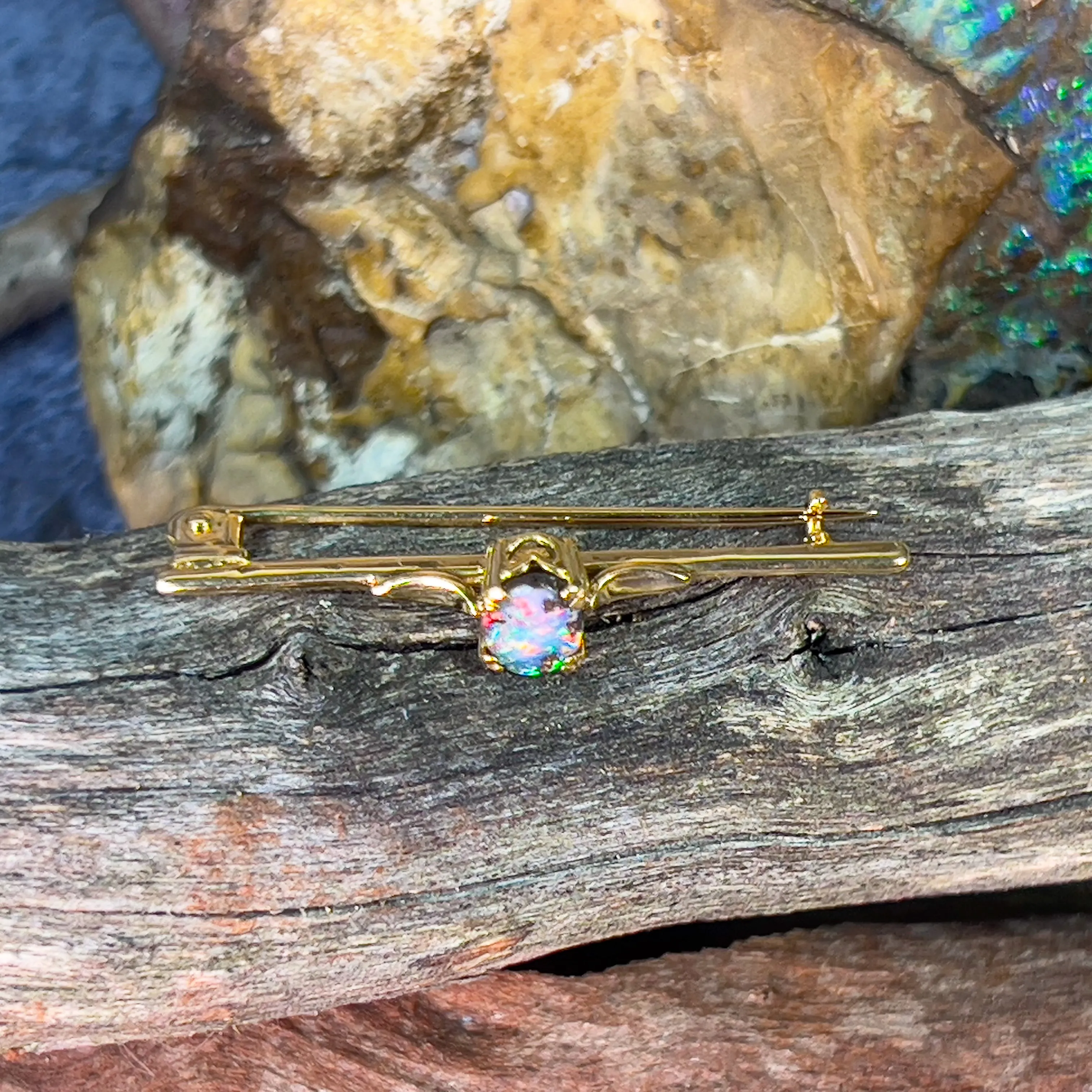 18kt Yellow Gold Boulder Opal 0.65ct brooch