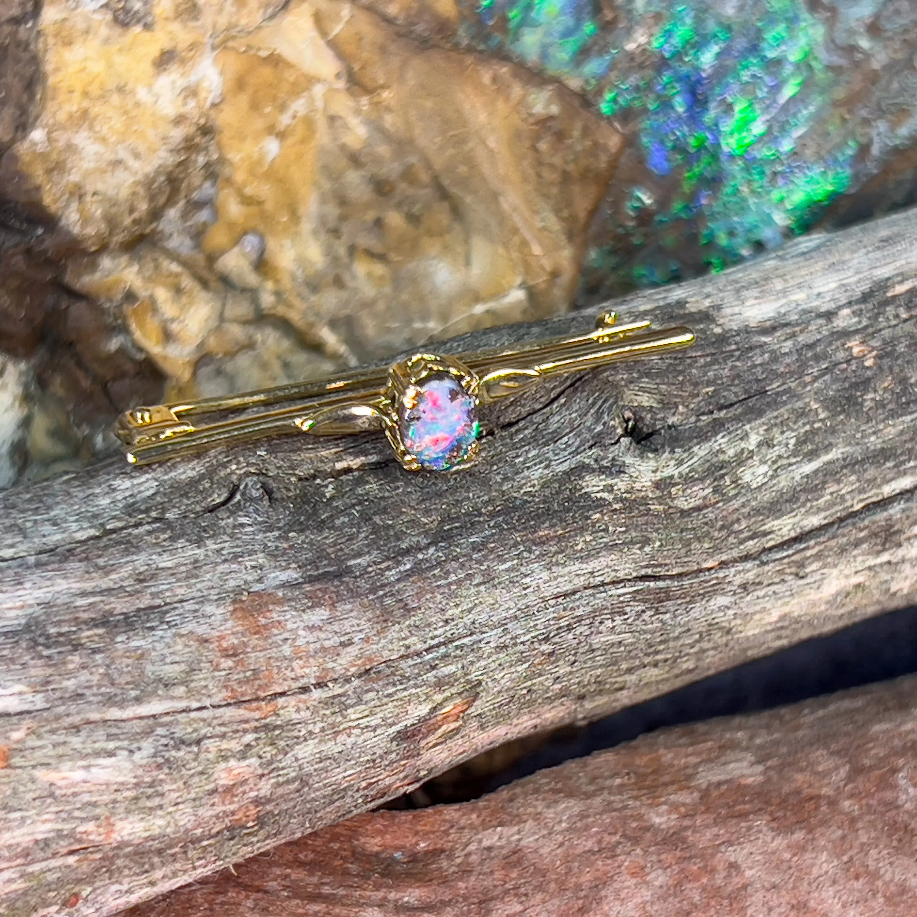 18kt Yellow Gold Boulder Opal 0.65ct brooch