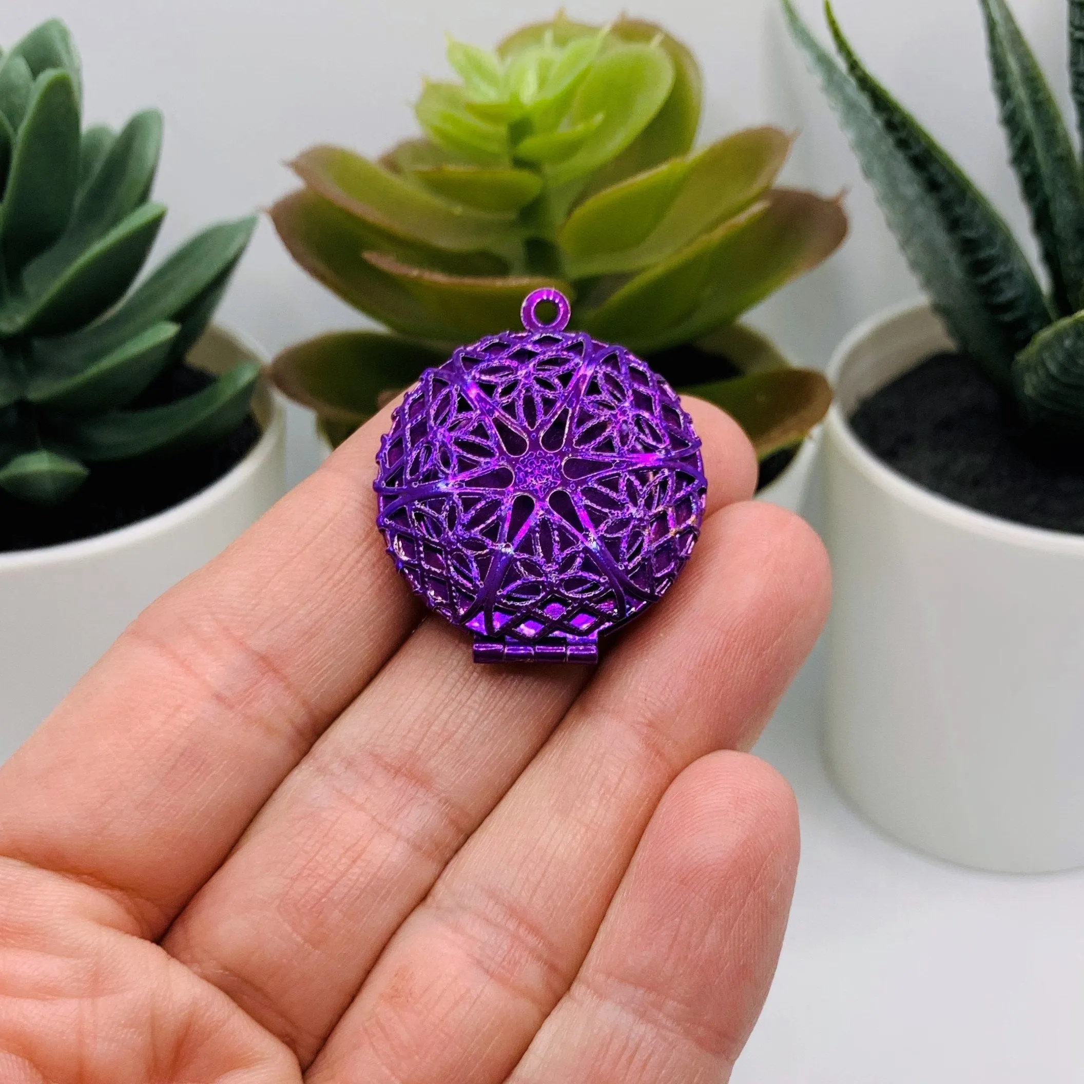 4 or 20 Pieces: Deep Purple Filigree Aromatherapy Essential Oil Diffuser Lockets