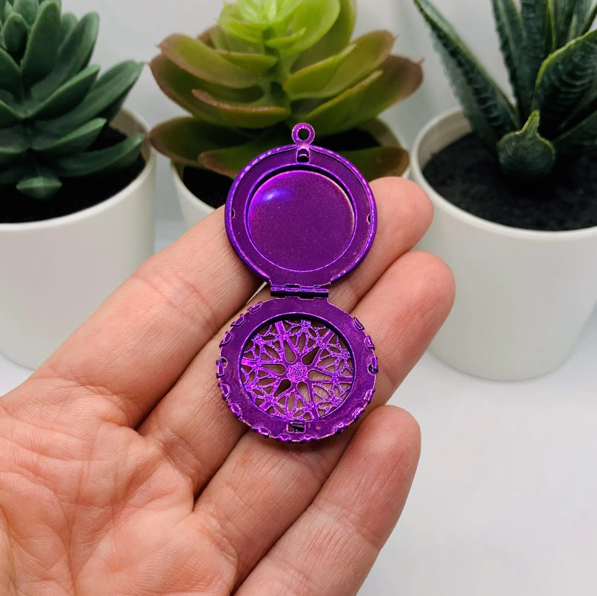 4 or 20 Pieces: Deep Purple Filigree Aromatherapy Essential Oil Diffuser Lockets