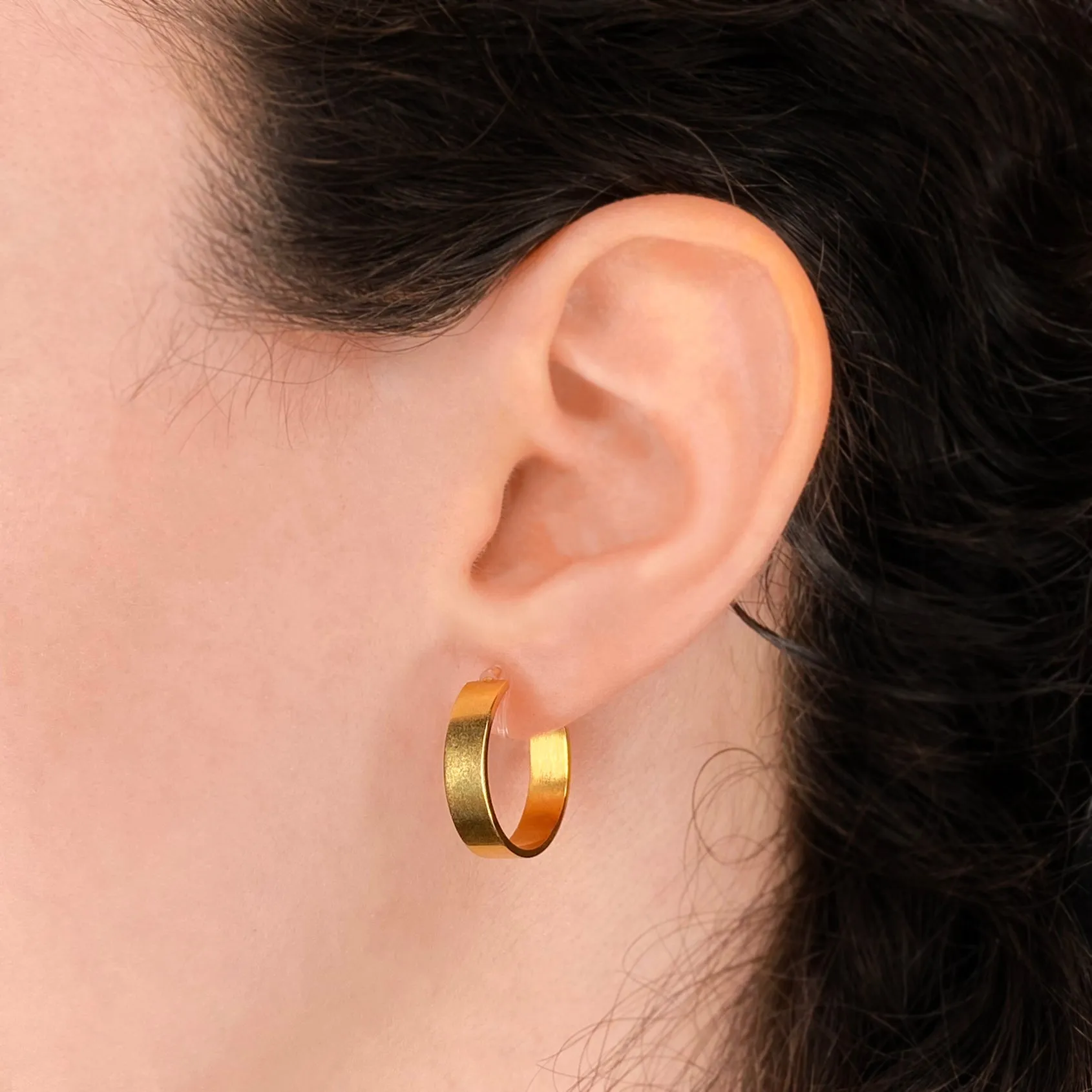 BOLD HOOP CLIP-ON EARRINGS IN GOLD