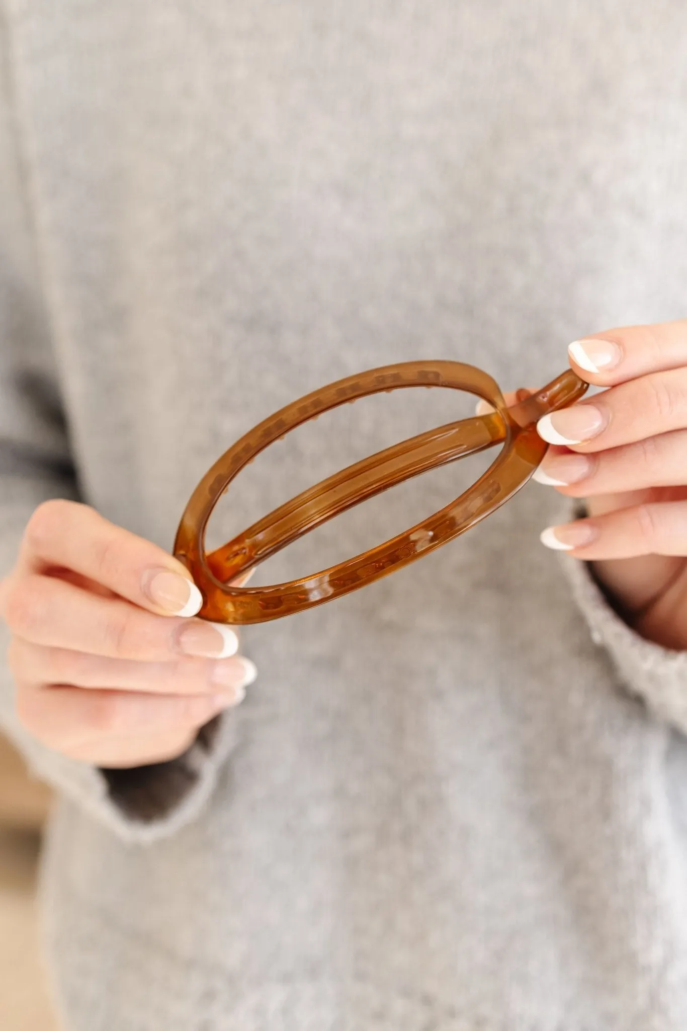 Cutout Oval Clip