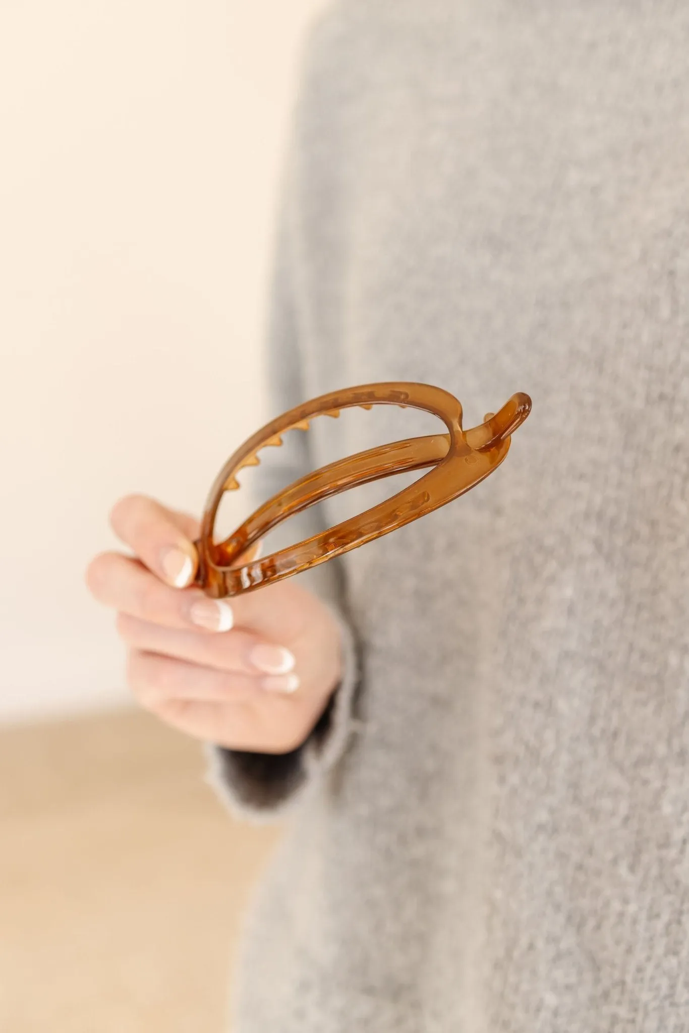 Cutout Oval Clip