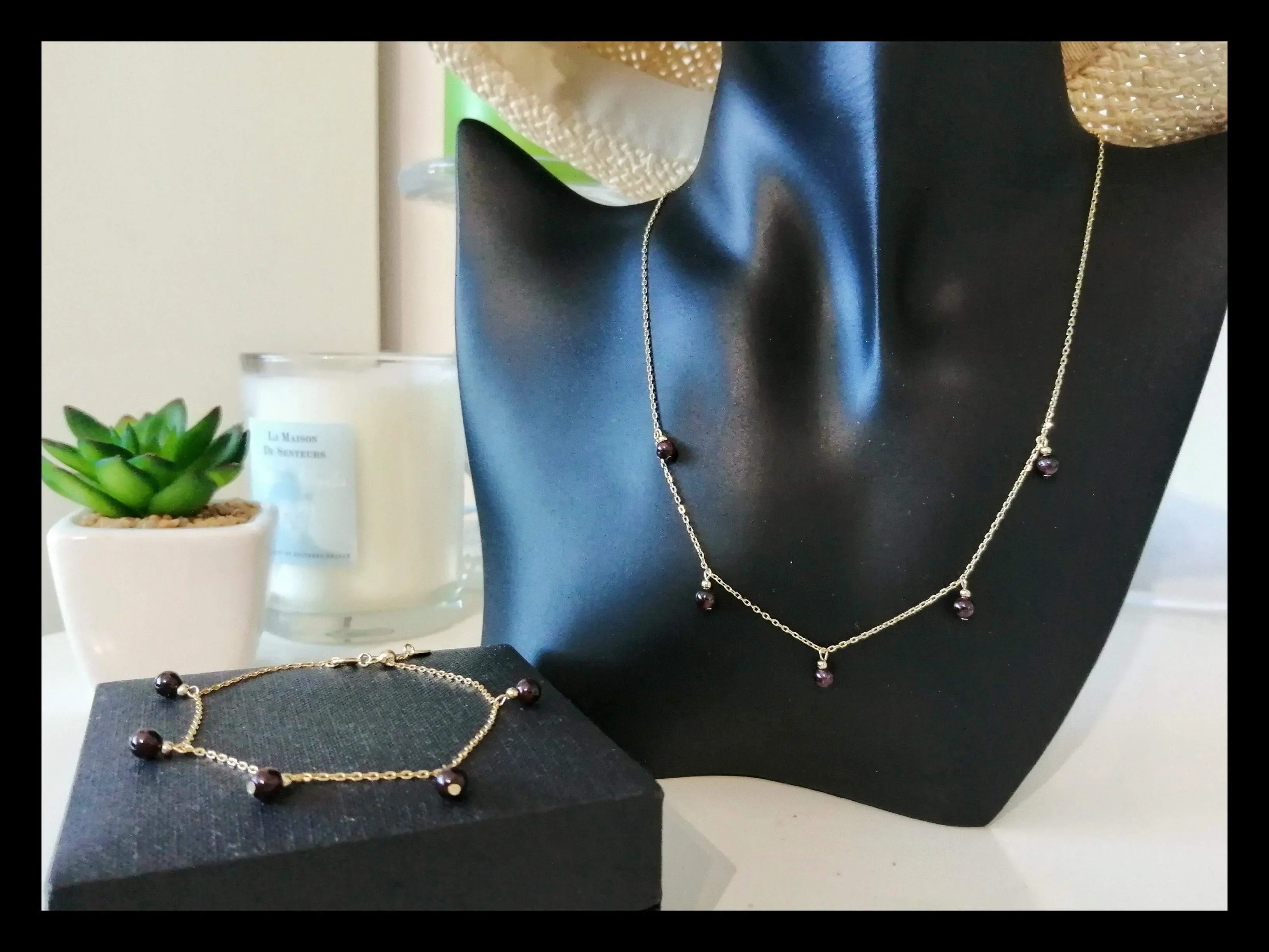 Dainty Lara Garnet Necklace Set