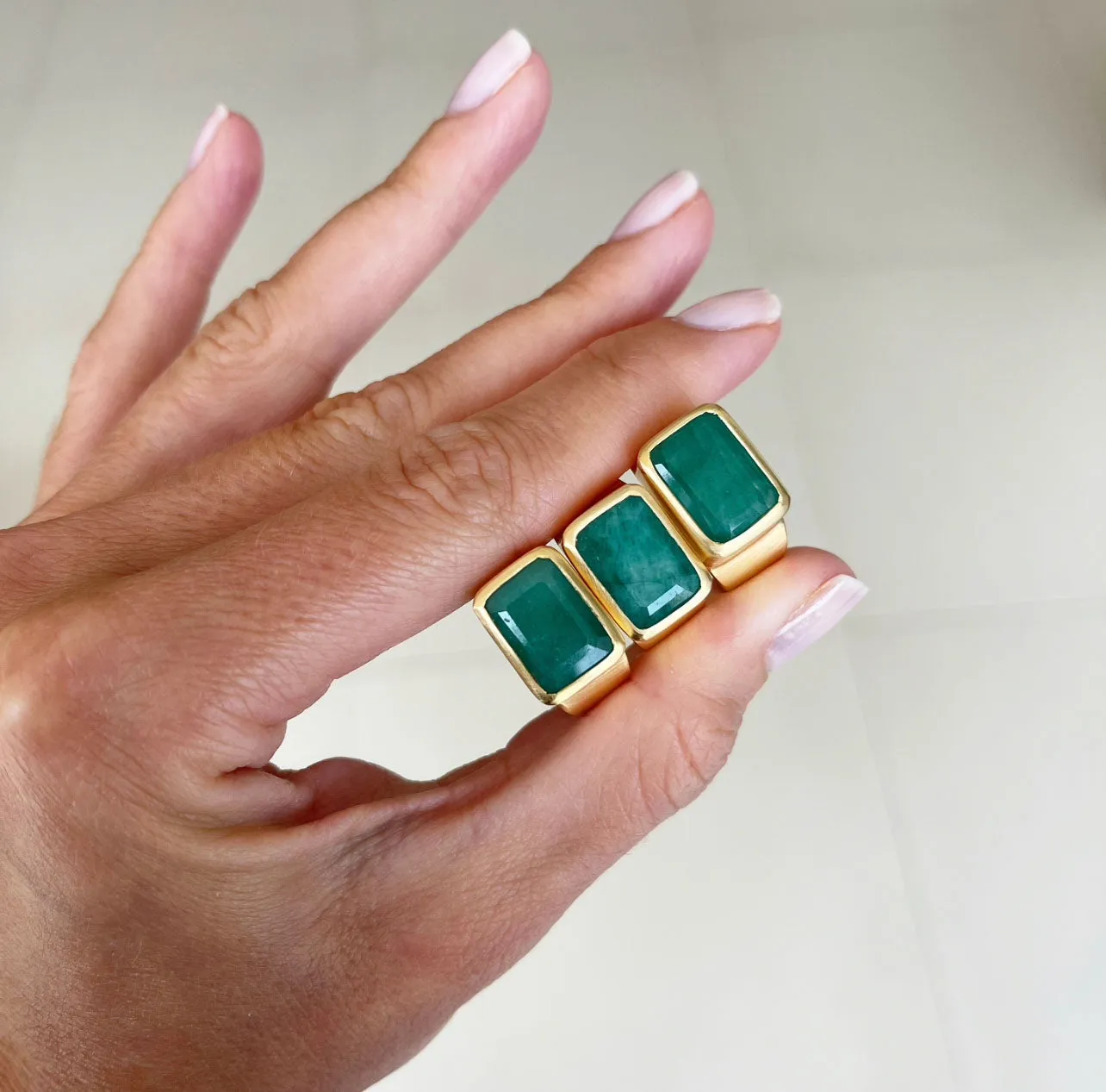 EMERALD COCKTAIL RING