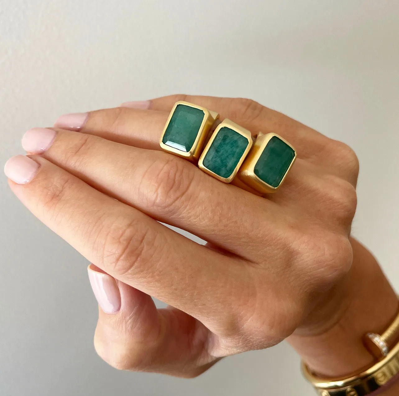 EMERALD COCKTAIL RING