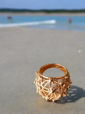 Goldtone filigree coctail ring