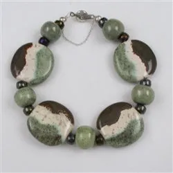 Kazuri  Bracelet in  Green and Cream Afican Beads