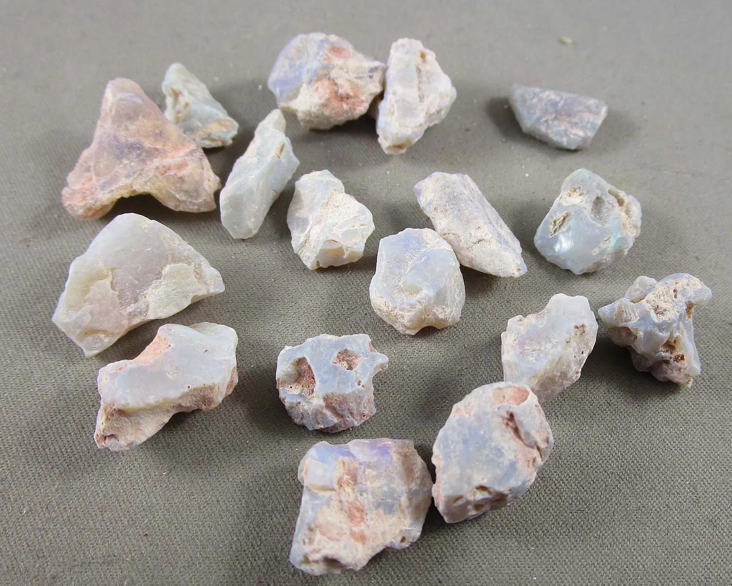 Lightning Ridge Opal from Australia 1pc J086**