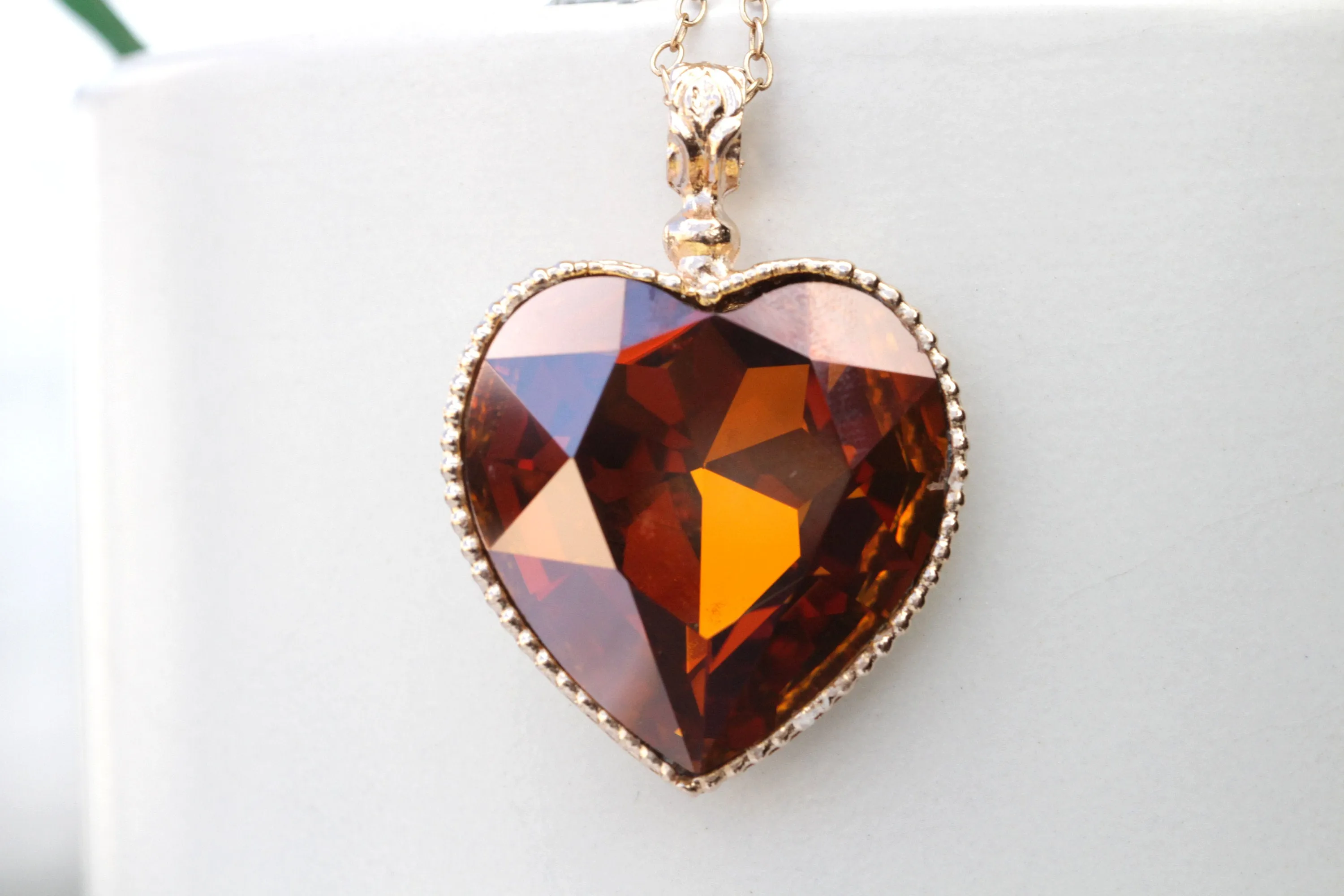 ORANGE HEART NECKLACE