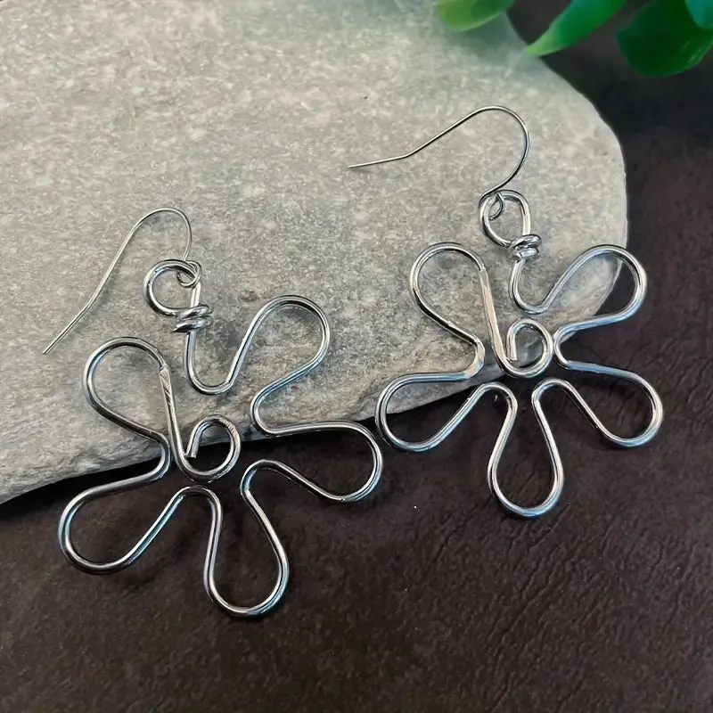 Silver Flower Earrings at Bling & Bloom's Boutique | Women's Floral Earrings | Daisy Earrings