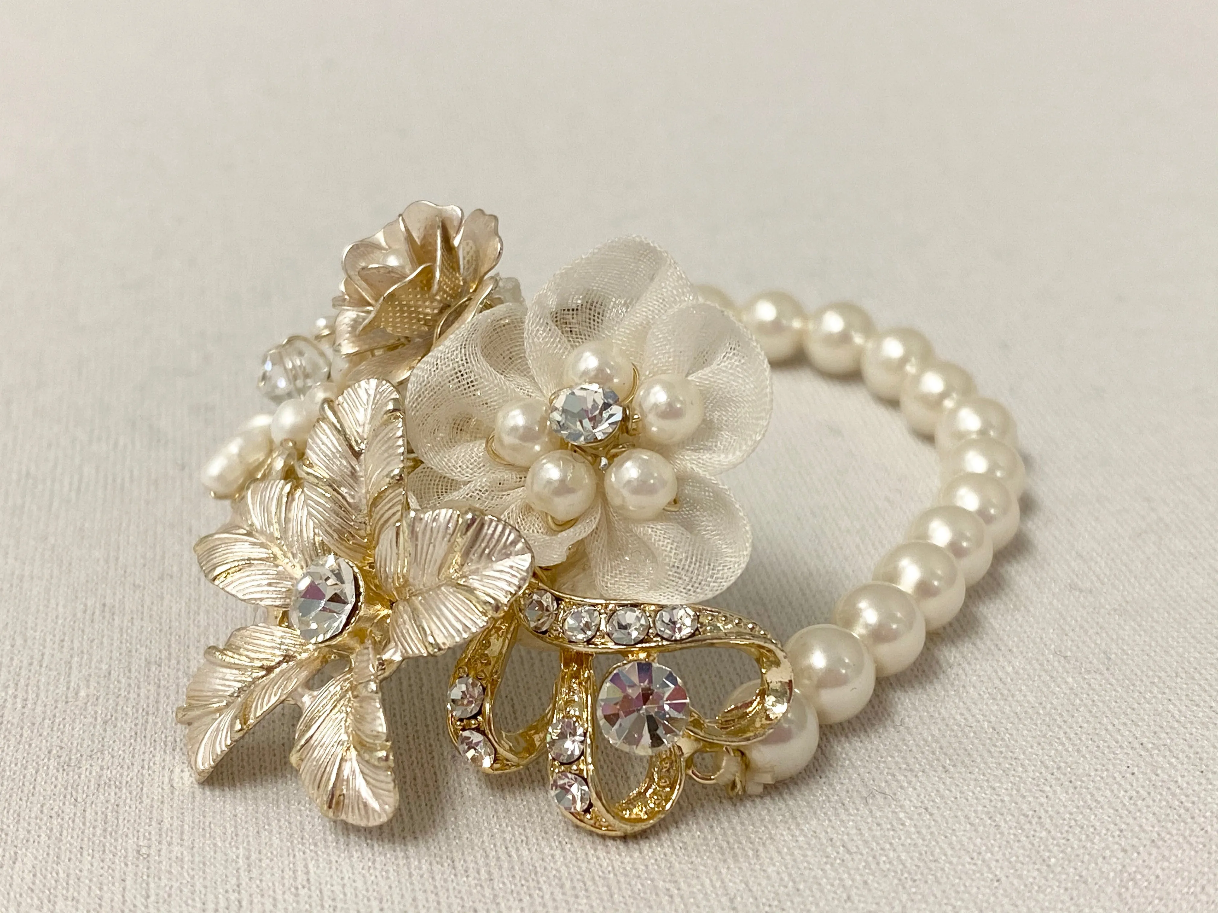 Triple Flowers Pearl Bracelet