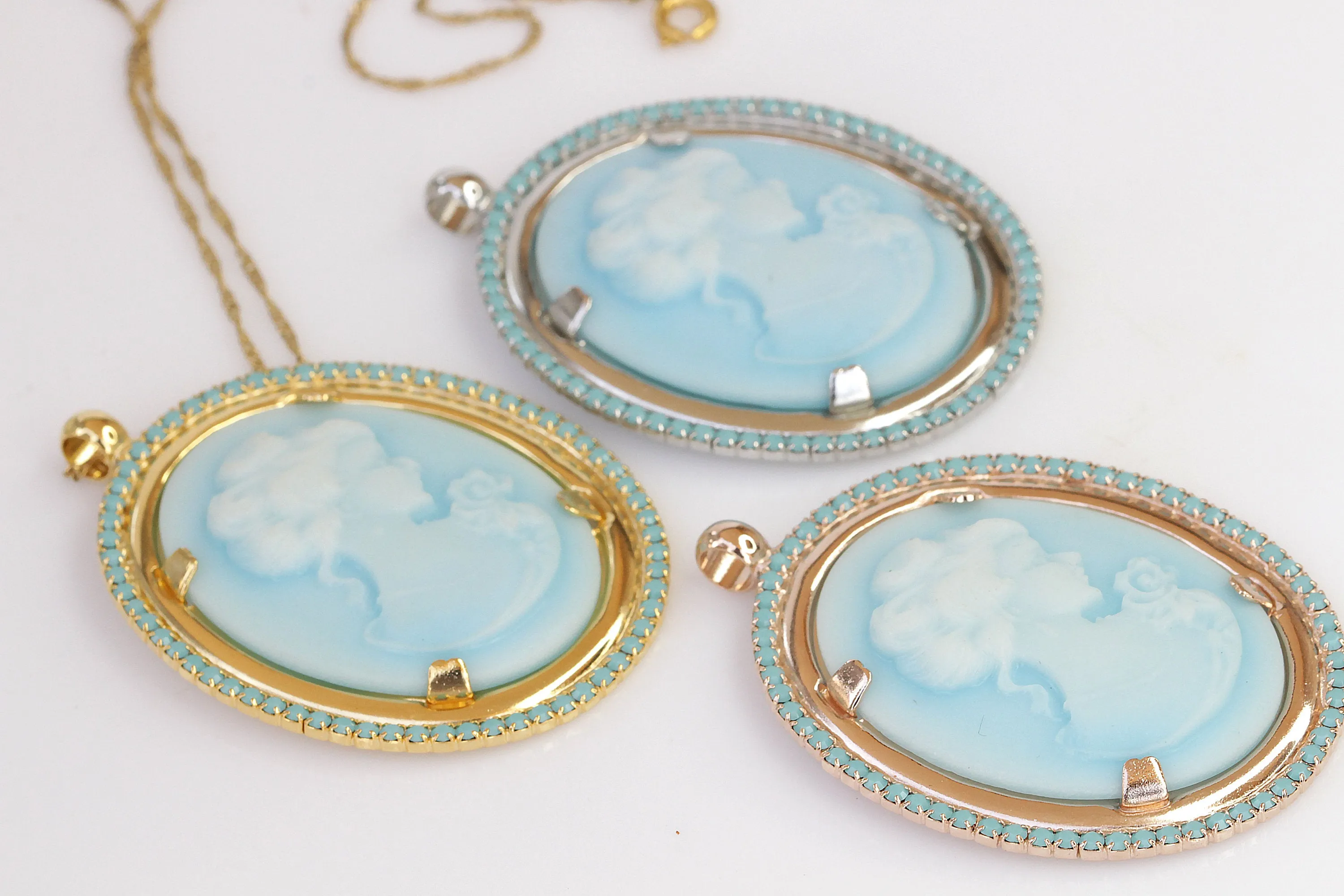 TURQUOISE CAMEO NECKLACE