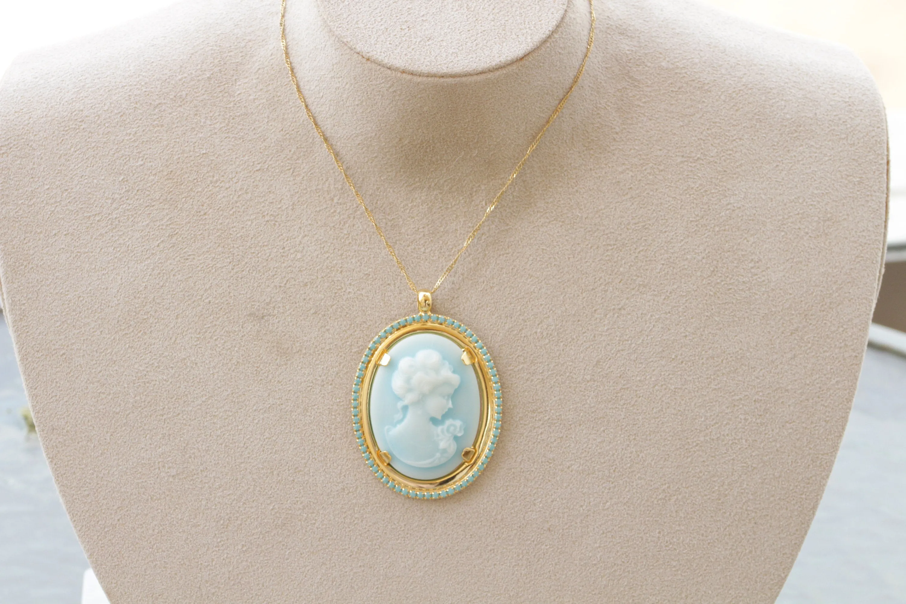 TURQUOISE CAMEO NECKLACE