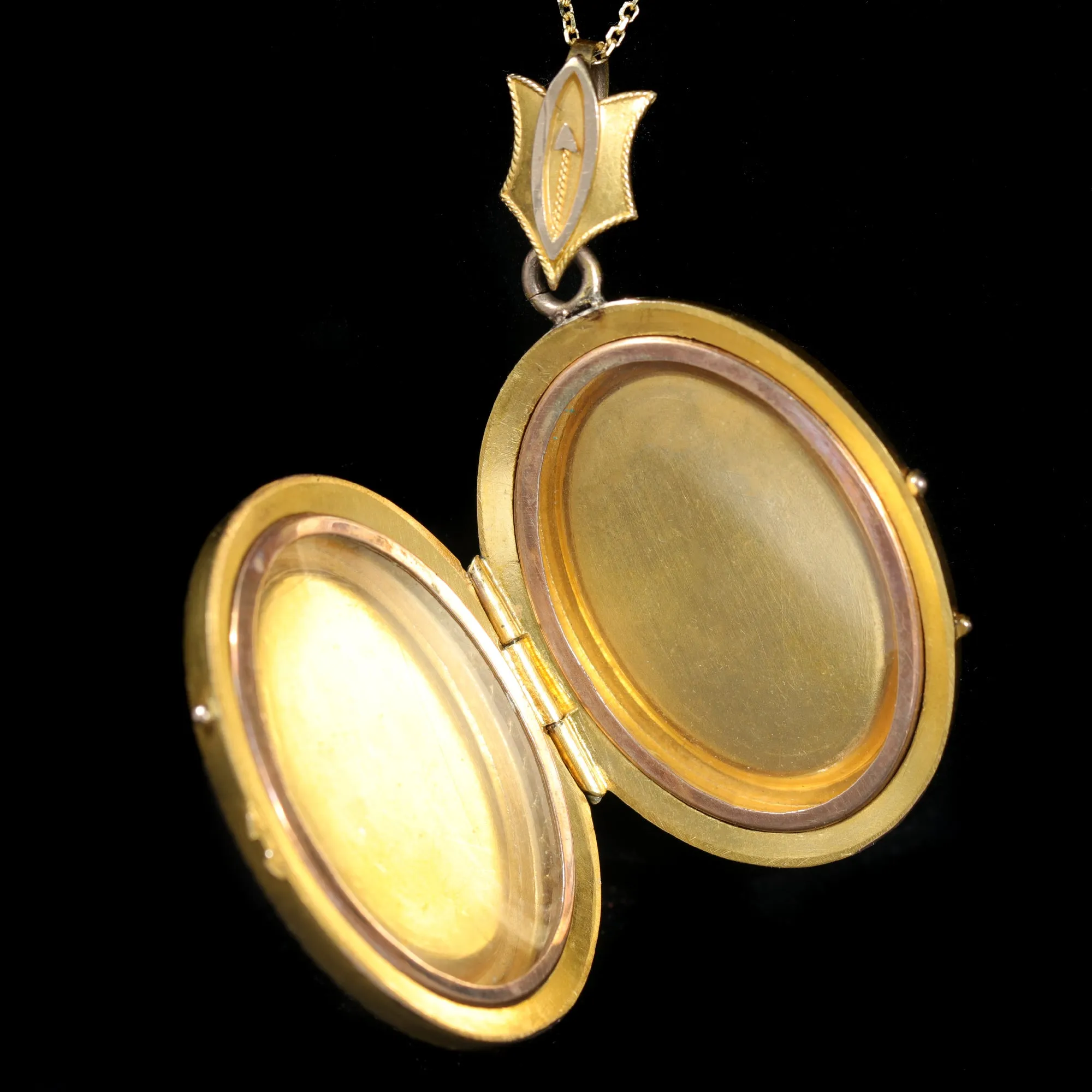 Victorian 10K Yellow Gold Cameo Locket Pendant