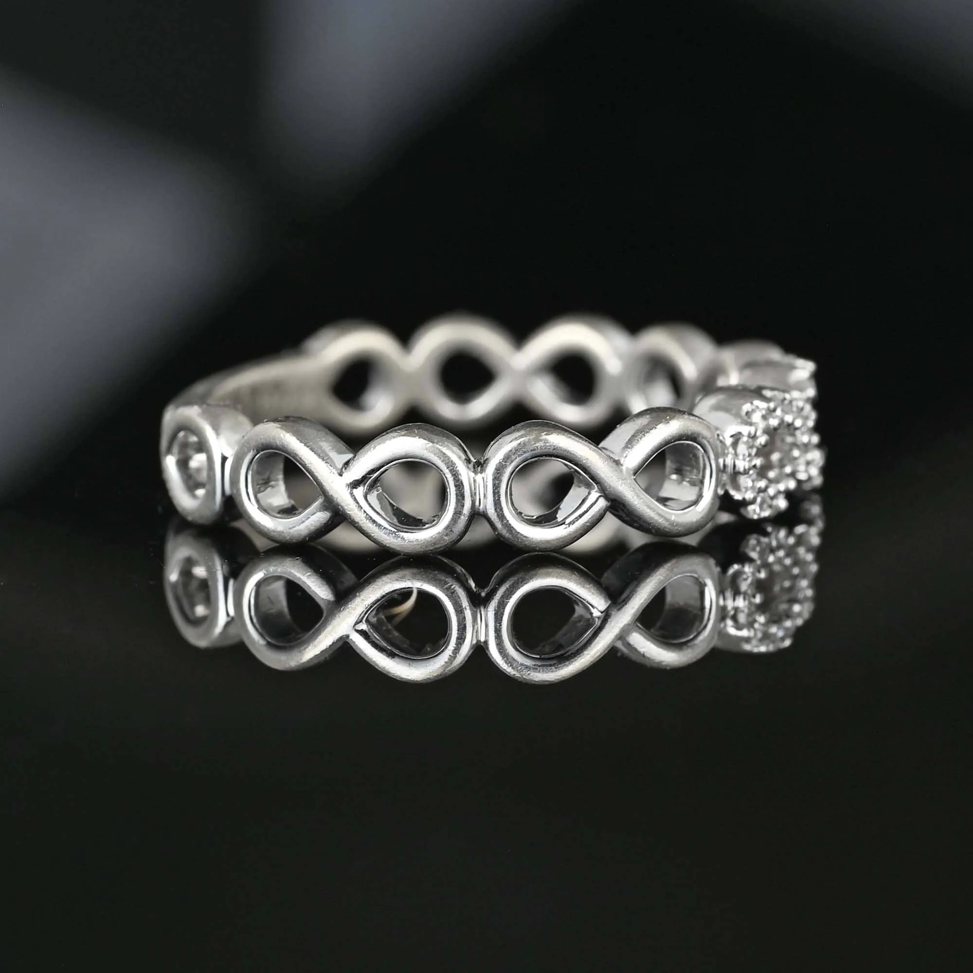 Vintage 10K White Gold Diamond Infinity Ring Band