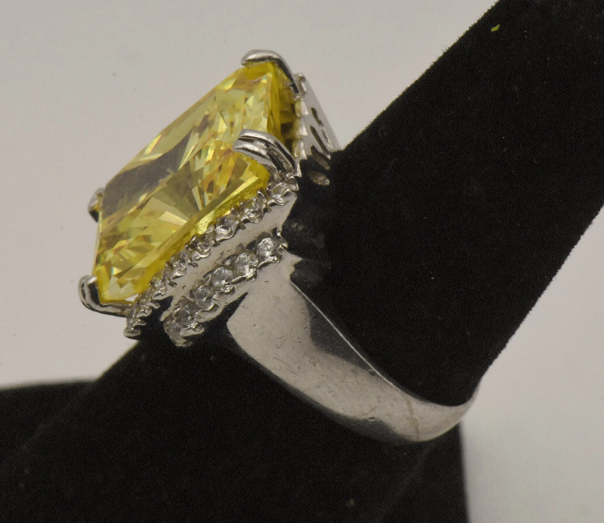 Vintage Sterling Silver Canary Yellow Cubic Zirconia and Rhinestones Ring - Size 6.25