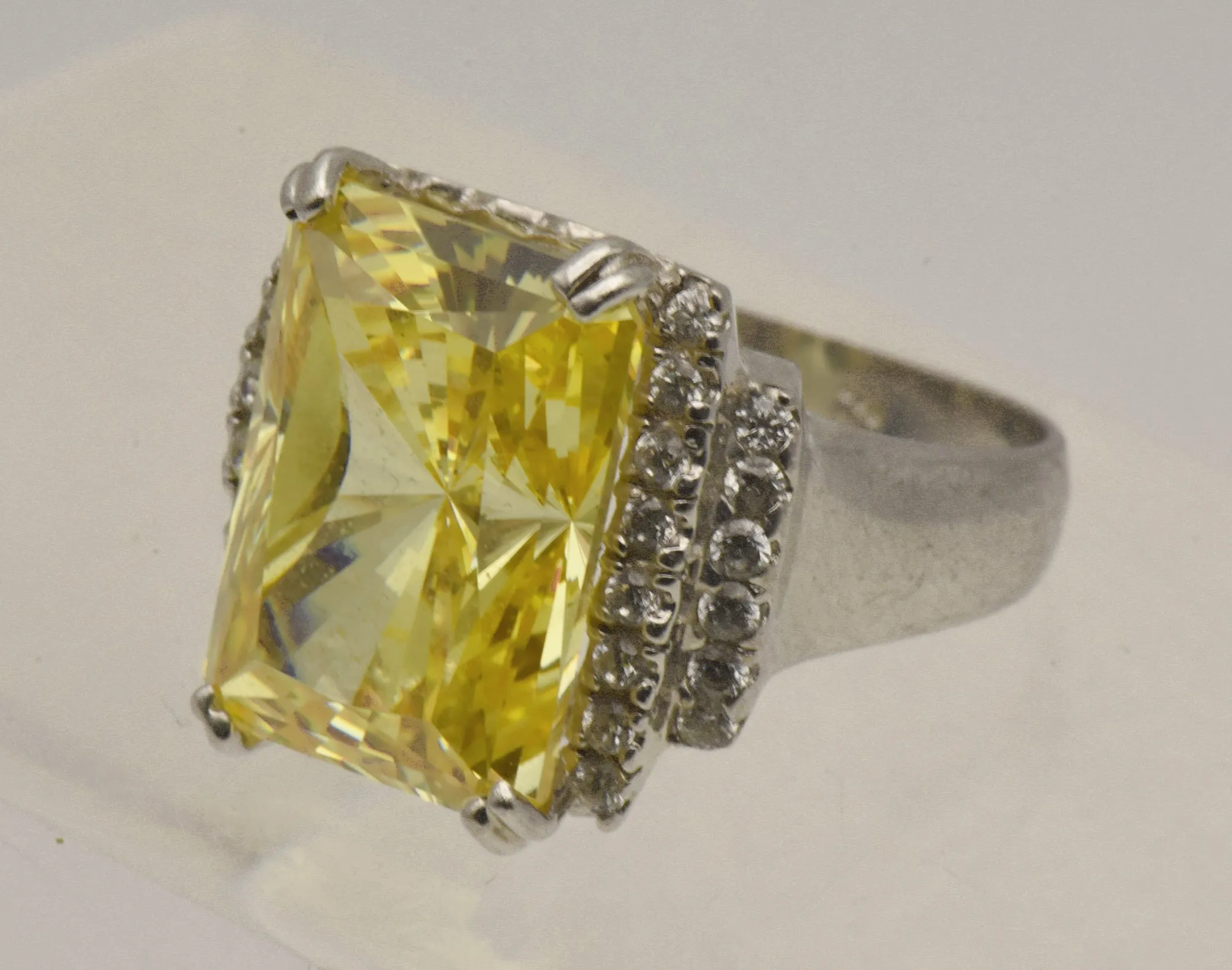 Vintage Sterling Silver Canary Yellow Cubic Zirconia and Rhinestones Ring - Size 6.25